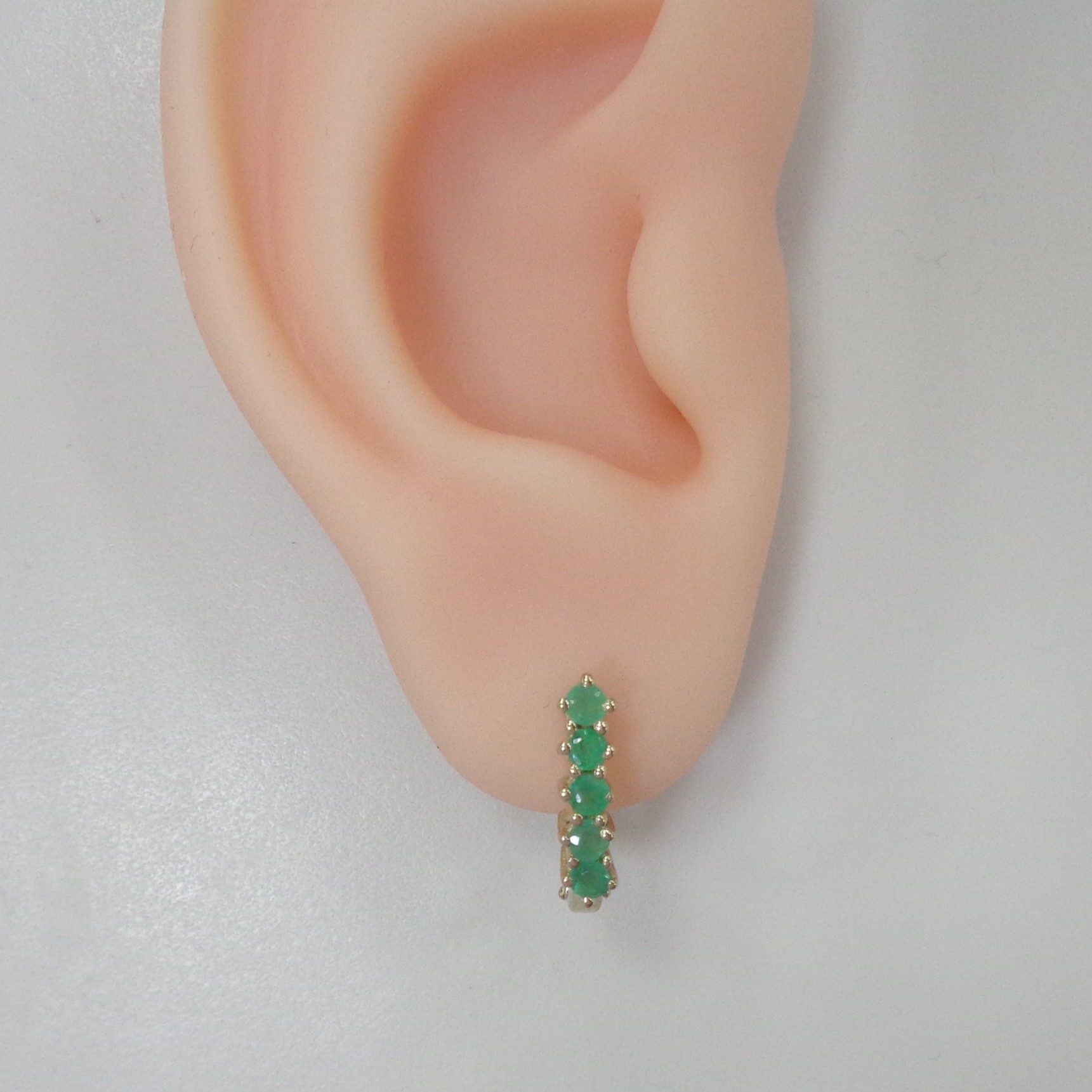 Серебряные серьги с изумрудами